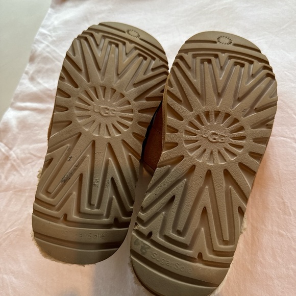 UGG Brown Suede Men\'s Slippers
